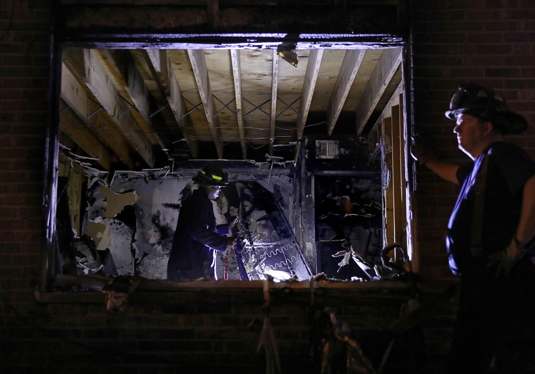 Man rescues two residents from burning St. Louis apartment